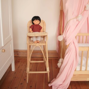 chaise haute en osier pour poupée