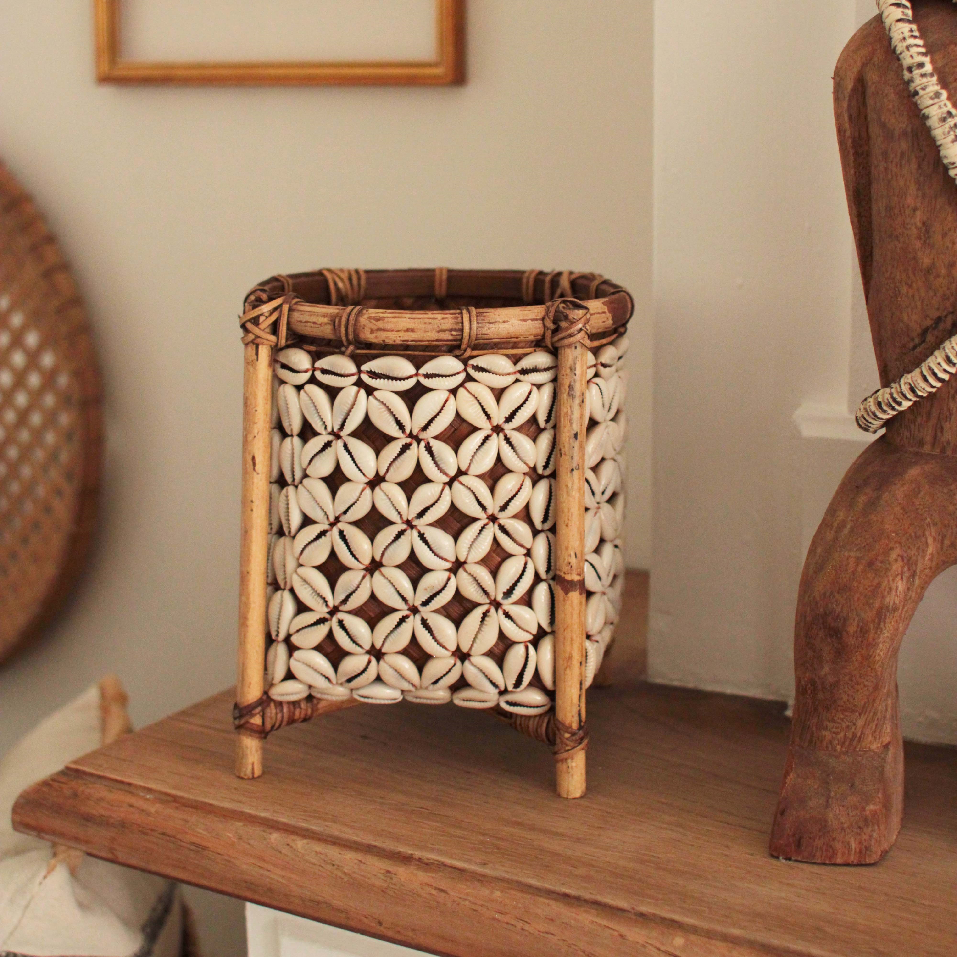 pot décoratif pour table basse, petit pot décoratif balinais, pot balinais avec coquillage, petit pot décoratif avec coquillage pour table basse, petit pot décoratif avec coquillage