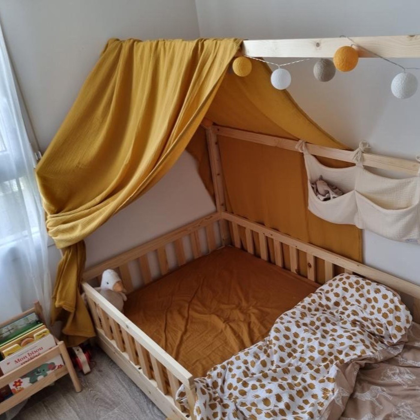 Quel tissu choisir pour un ciel de lit bébé ?